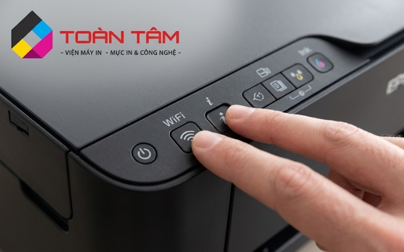 Bảng điều khiển máy in Epson L3250 với các nút bấm chức năng mạng