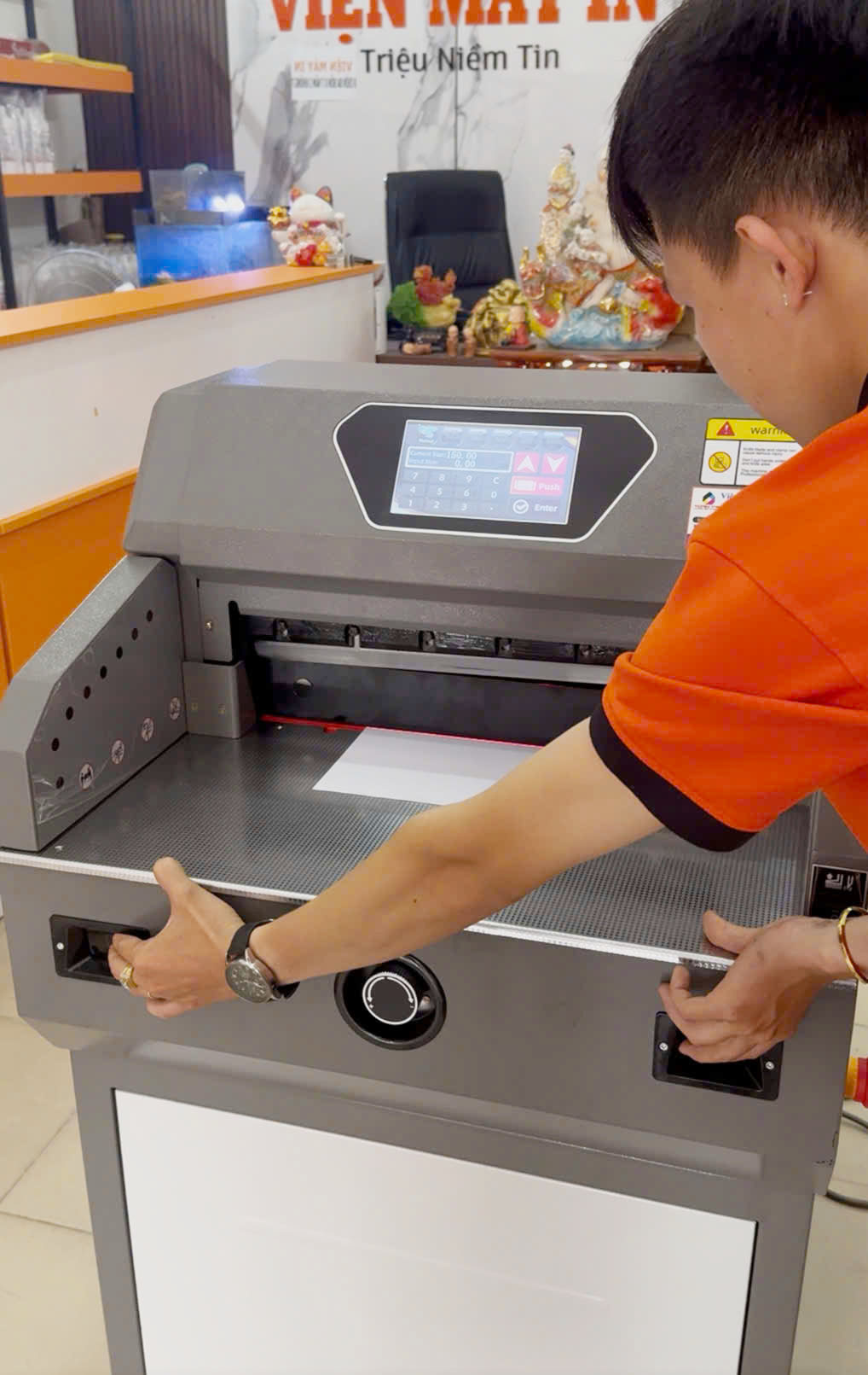 MÁY CẮT ĐIỆN LẬP TRINH E4606TV8